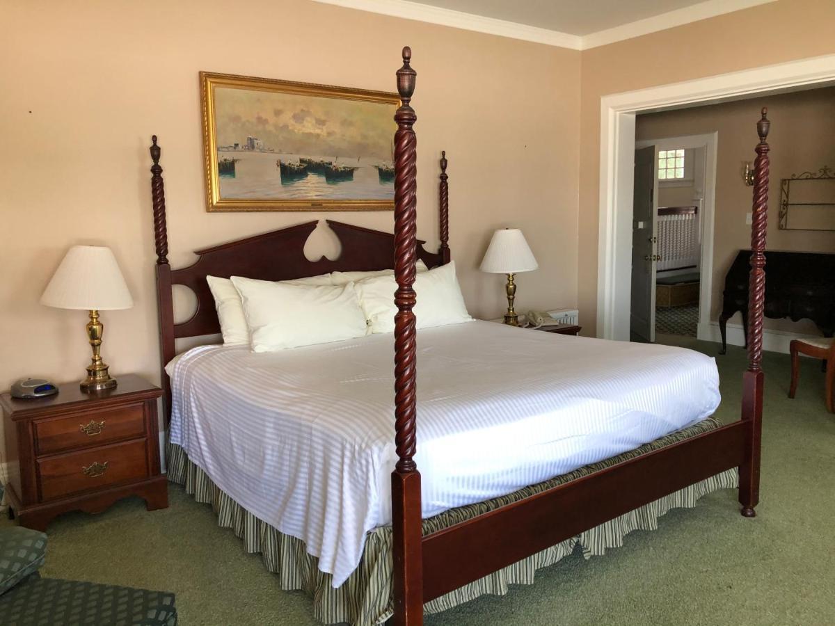 Sands Of Time Motor Inn & Harbor House Woods Hole Eksteriør billede