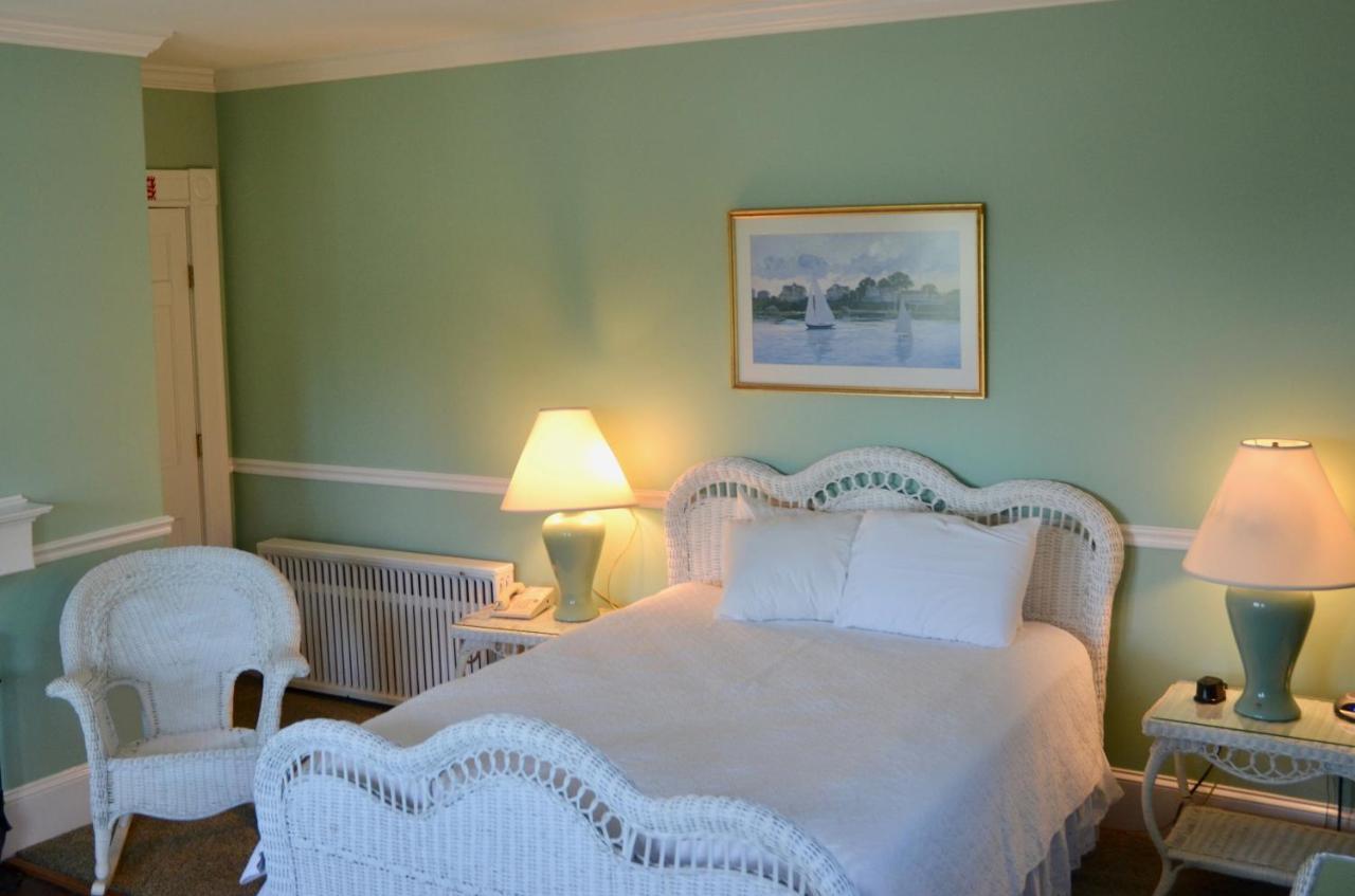 Sands Of Time Motor Inn & Harbor House Woods Hole Eksteriør billede