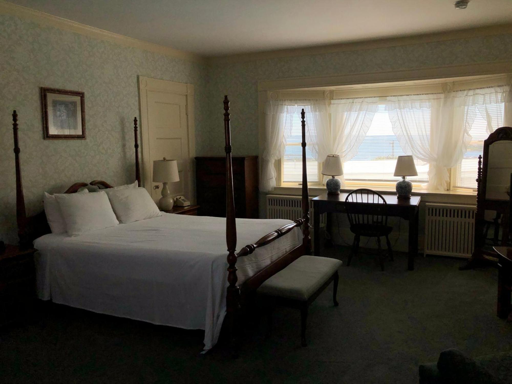 Sands Of Time Motor Inn & Harbor House Woods Hole Eksteriør billede